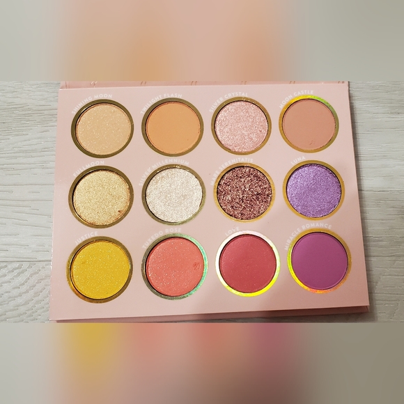 "Sailor Moon" eyeshadow palette - Picture 4 of 6